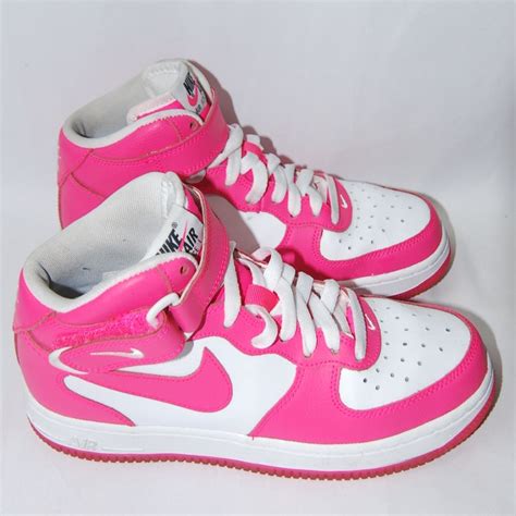 pink nike shoes